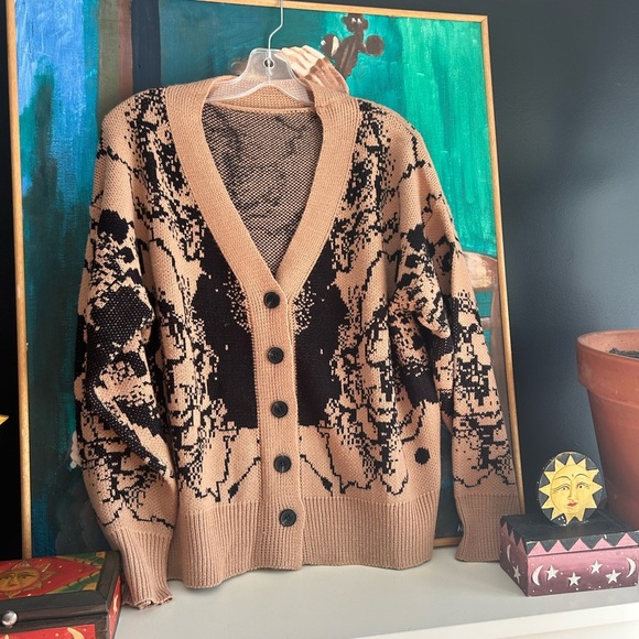 Chic Tan and Black Floral Cardigan Small - Picture 8 of 11